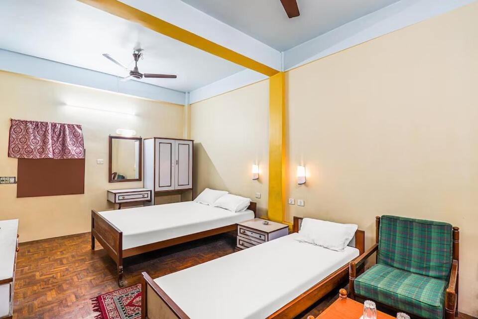 Hotel Florence Силигури Экстерьер фото