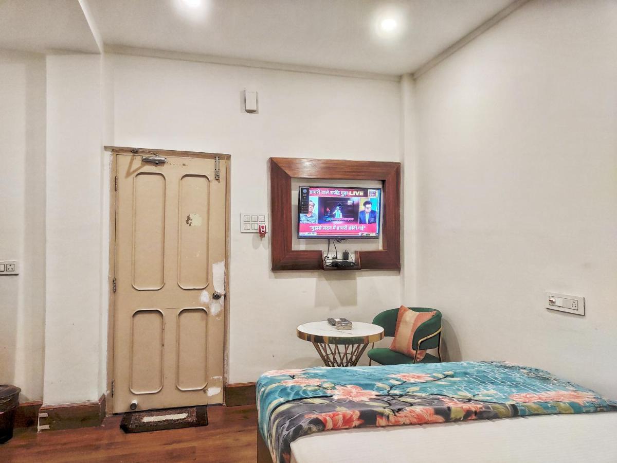 Hotel Florence Силигури Экстерьер фото